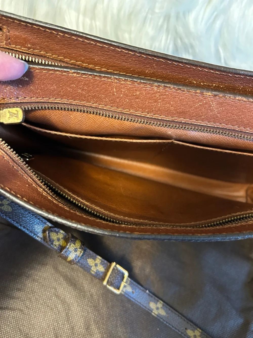 Louis Vuitton Monogram Canvas Brown & Gold Crossbody Bag - Picture 2 of 11